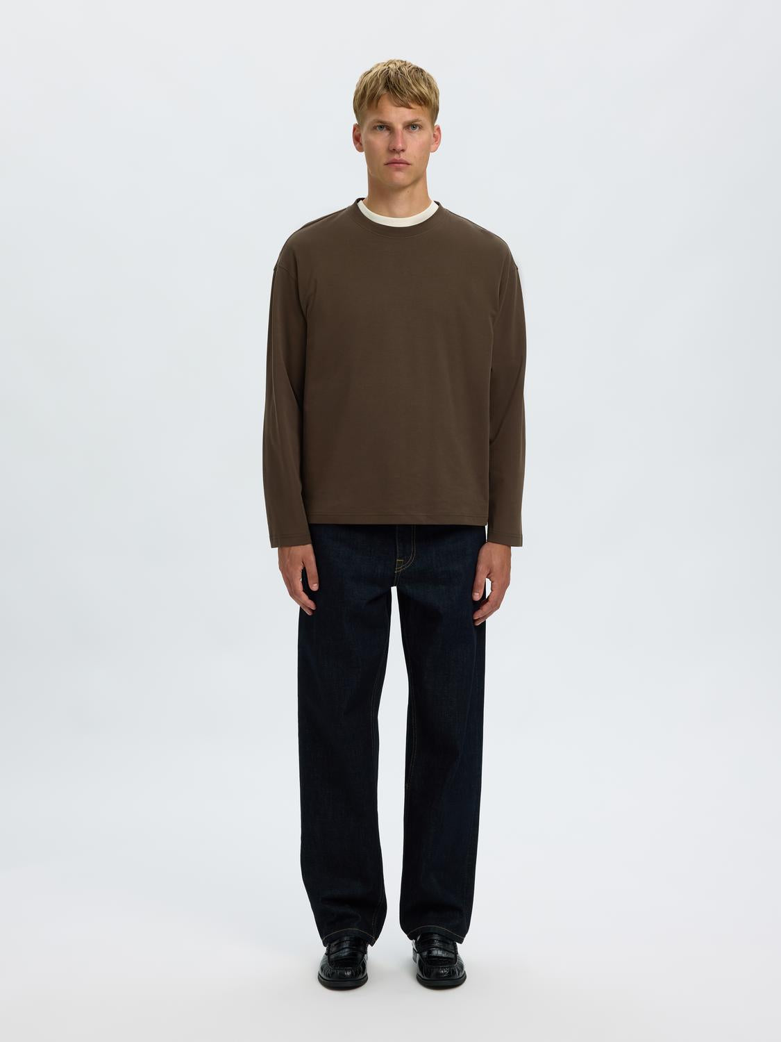 model_shot-front_full